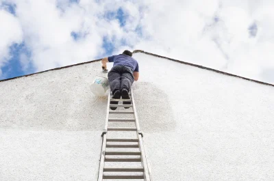 Peinture extérieure à Loucrup — façades et ravalement